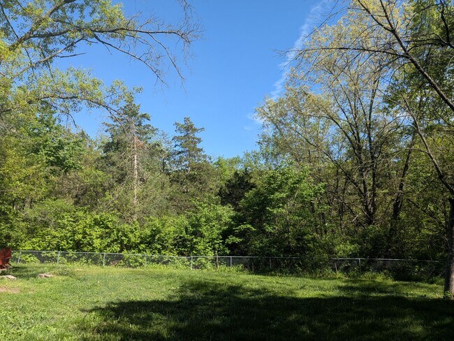 Building Photo - 7802 Rollingwood W Dr