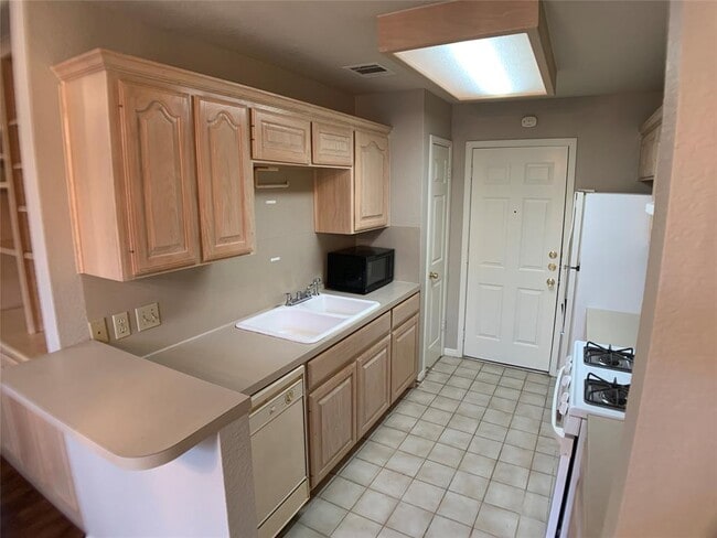 Building Photo - 2509 Riddle Rd