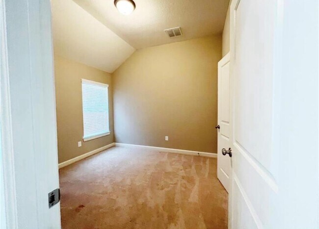 Building Photo - 8727 Seguin Cove Ln