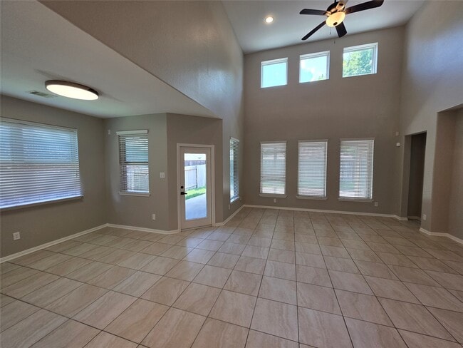 Building Photo - 4427 Garden Ridge Ct