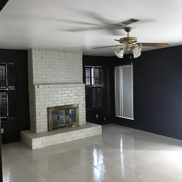 Living room - 1202 Peach Spring Dr