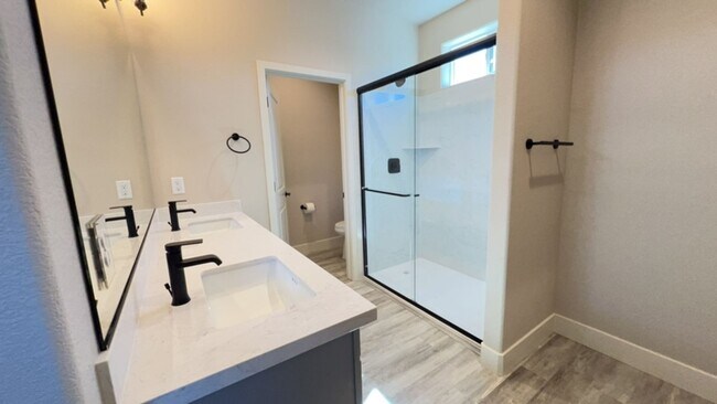 Building Photo - Charming & NEW! 2/2/2 Townhome in Gardnerville