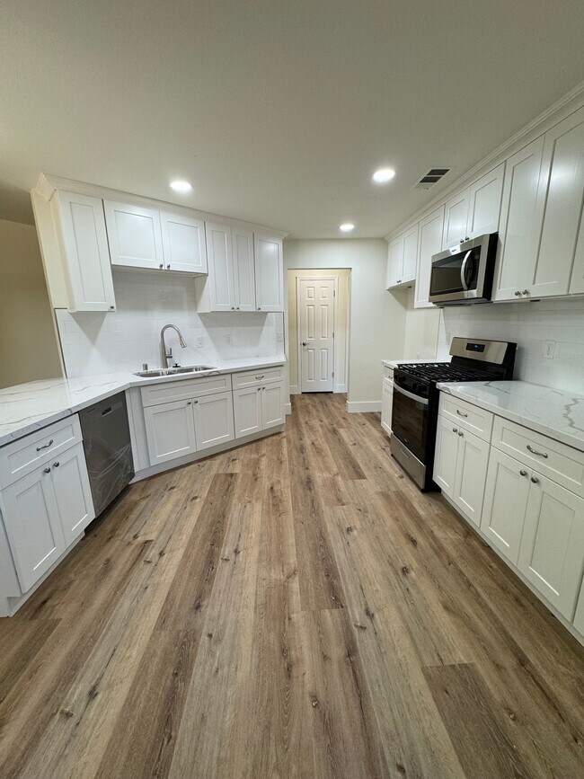 Building Photo - 1024 Michelle Ct