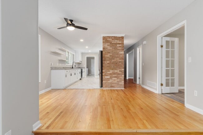 Building Photo - 400 Derby Ln