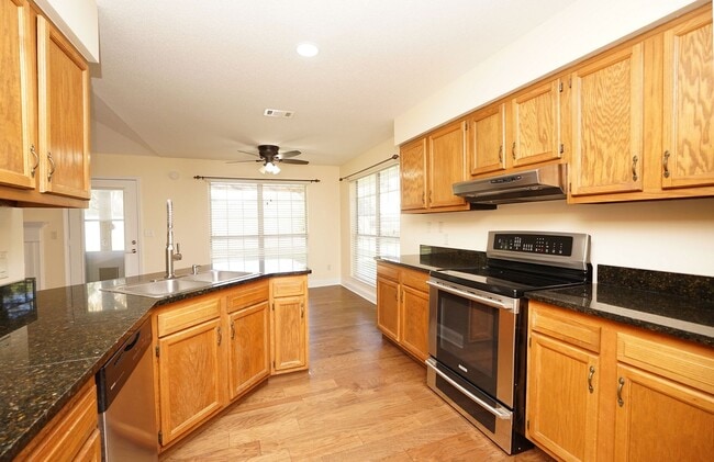 Building Photo - Shalimar Location