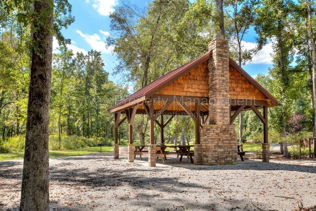 Building Photo - 905 Glenhaven Dr