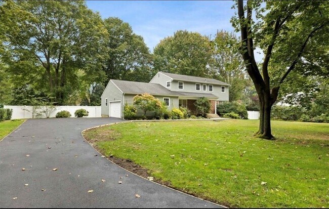Building Photo - 240 Plainview Rd