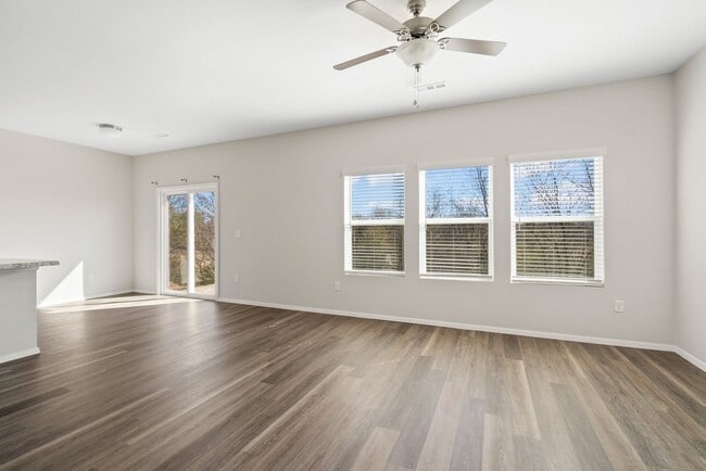 Building Photo - Pre-Leasing Now! Make This Charming 3-Bedroom, 2.5-Bath Home in Farmington Yours!