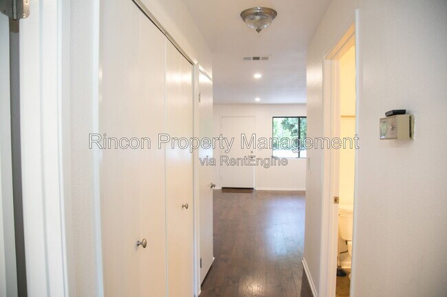 Building Photo - 584 Doyle Ln
