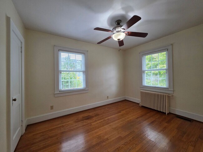 Building Photo - Charming brick ranch in Ellsworth