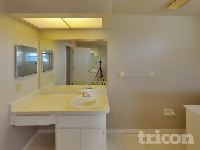 Building Photo - 14638 Coronado Dr