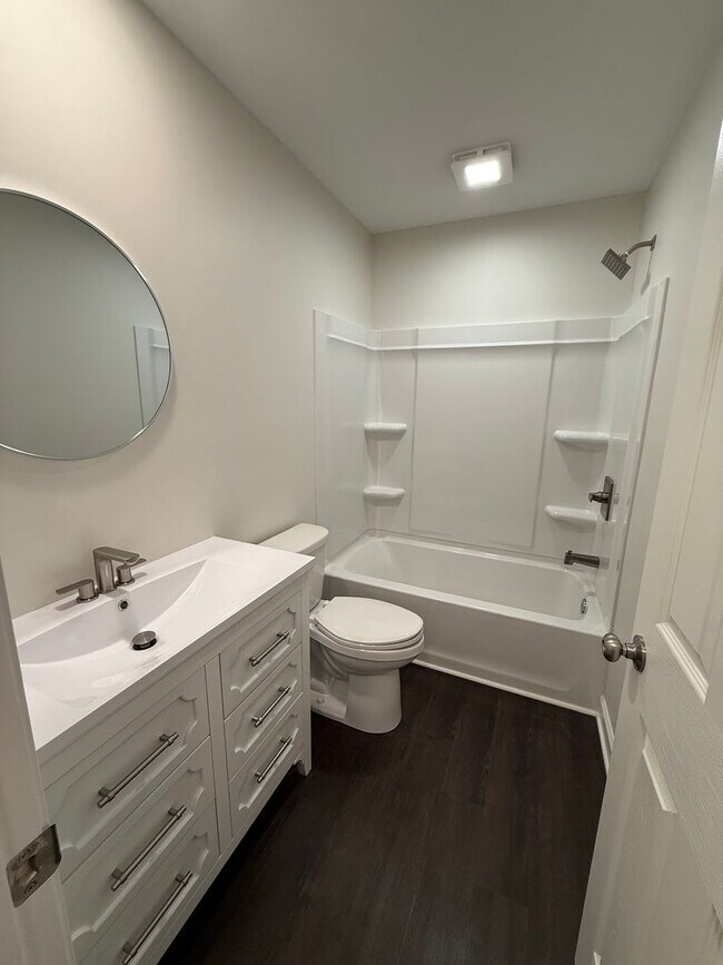 Building Photo - Completely renovated 4 bedroom home in Halteman