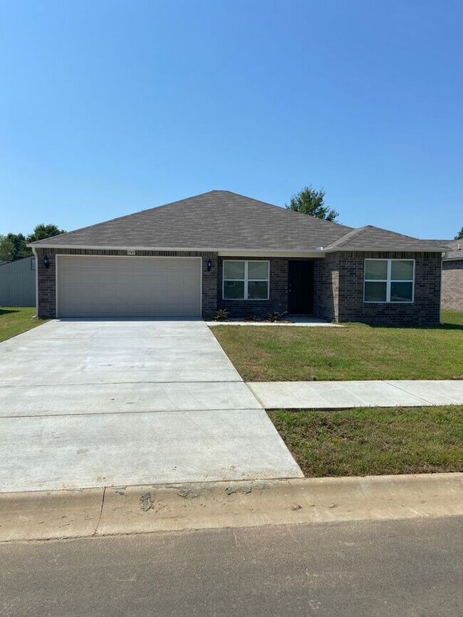 Building Photo - Discover Modern Living | Beautiful 4-Bedroom, 2-Bath Home in Conrad Court with a Fully Fenced Bac...