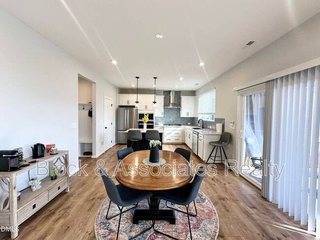 Building Photo - 99 Daybreak Way