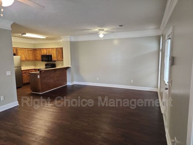 Building Photo - 8082 Veterans Pkwy