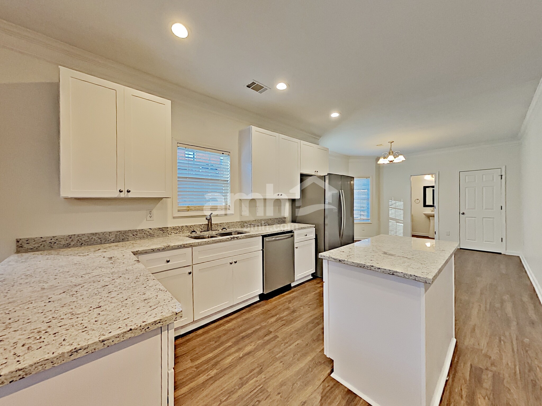 Building Photo - 932 Park Hollow Way