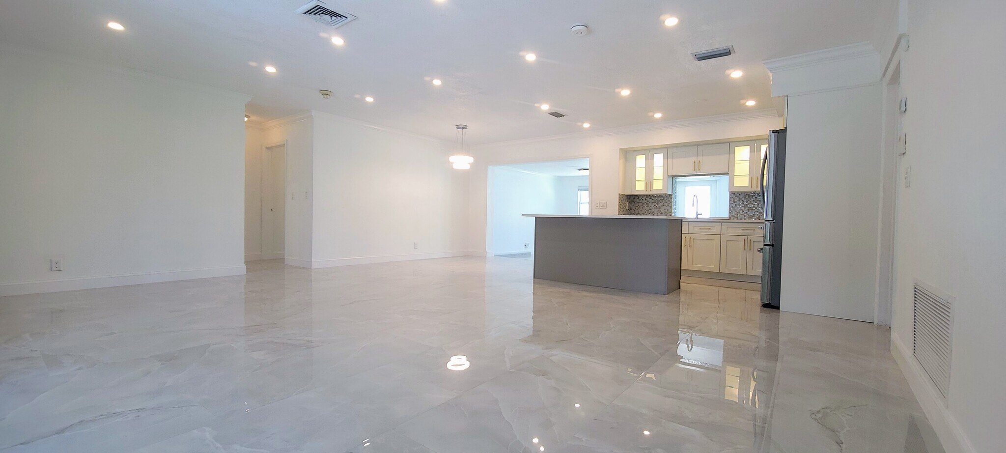 Building Photo - 1400 SE 8th Ave