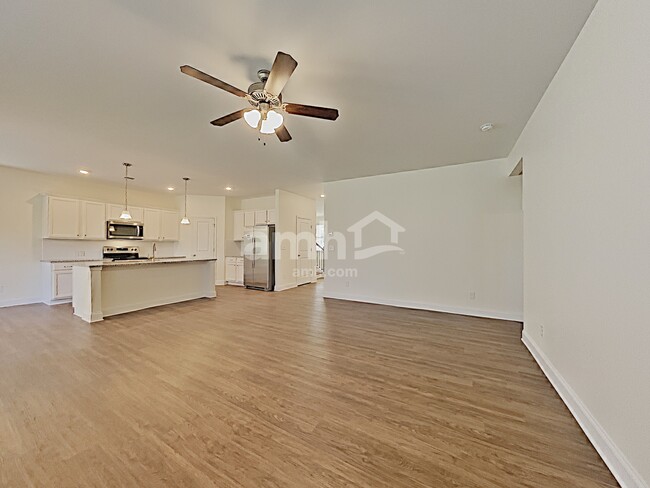 Building Photo - 303 Elmhurst Dr