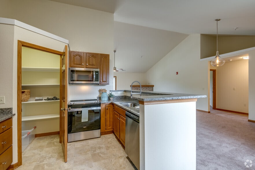2 BR, 2 BA - 1,900SF - Lake Park Reserve
