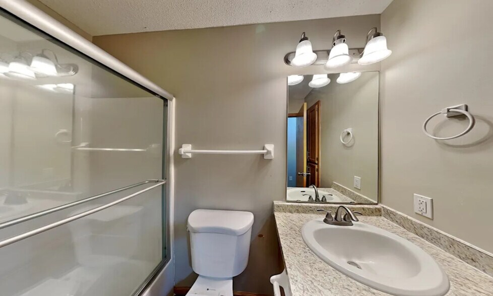 Building Photo - 10711 Unity Ln N