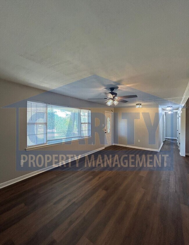 Building Photo - Three bedroom ranch-style home!