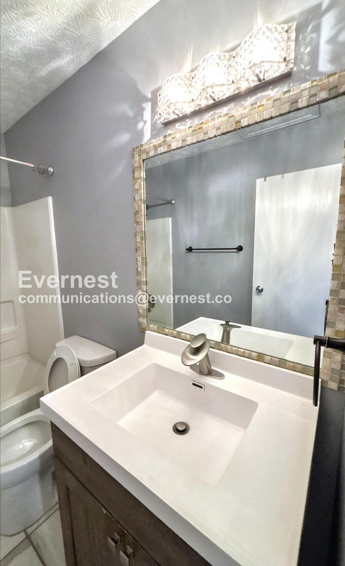 Building Photo - 199 Macandrews Way