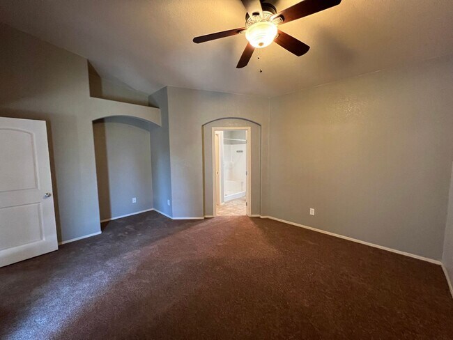 Building Photo - 3 BEDROOM HOME IN ARABY CROSSING!