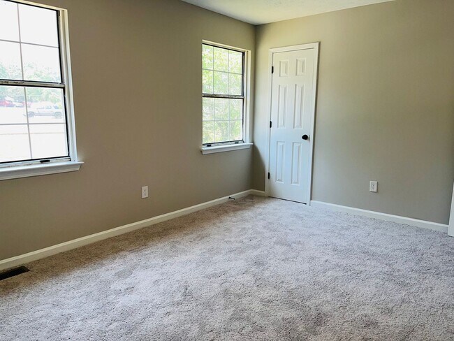 Building Photo - Location, location, location! Renovated townhome near Downtown Douglasville! Must See!