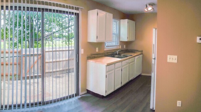 Building Photo - COMING SOON 3 Bed 2 Ba Condo w Garage - East Wichita
