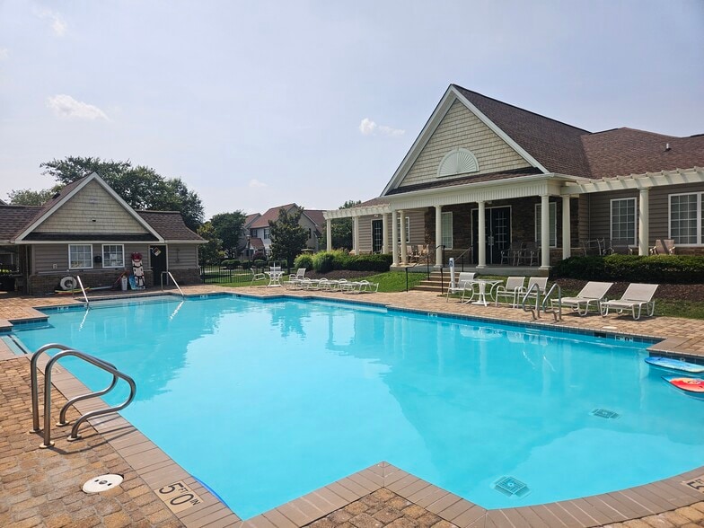 Building Photo - 1710 Duntrune Gln