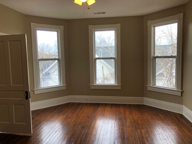 Building Photo - 411 S 8th St