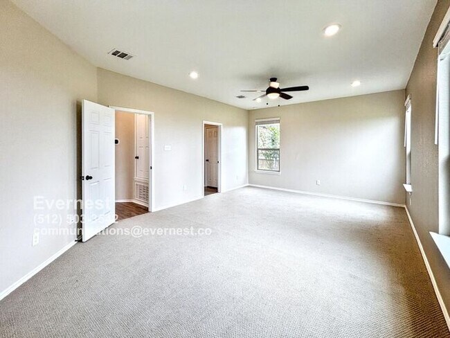 Building Photo - Beautiful 3-Bedroom Home with Fenced Yard ...