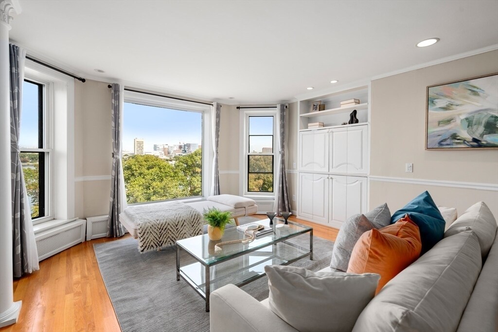 Building Photo - 458 Beacon St