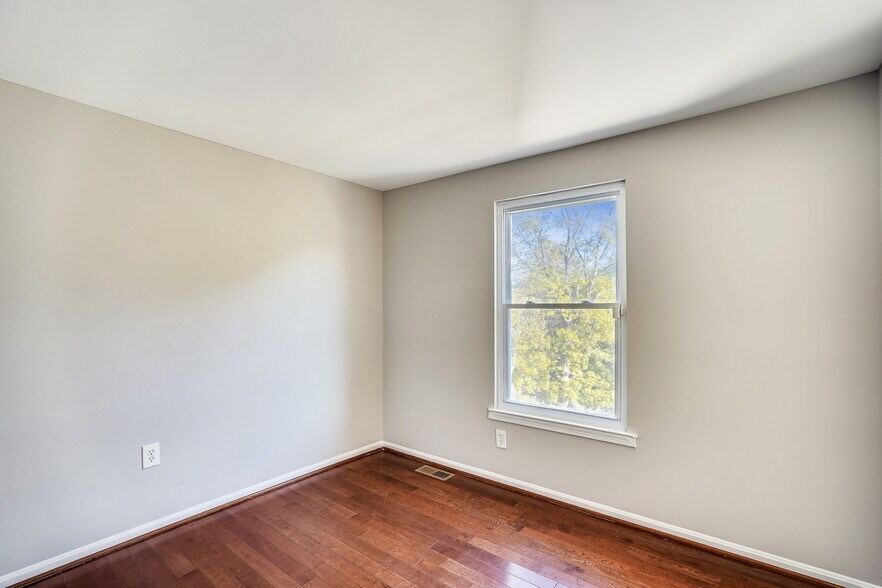 Building Photo - 8151 Turn Loop Rd