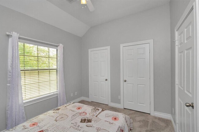 Building Photo - 9038 Lakes at 610 Dr