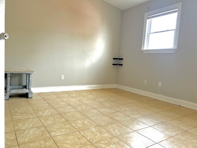 Building Photo - 406 E 31st St