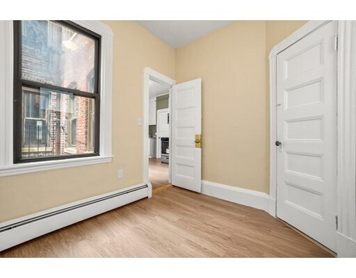 Building Photo - 58 Charles St S