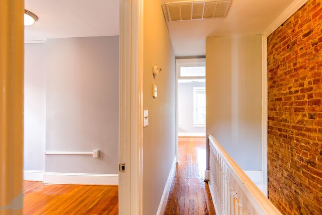 Building Photo - Classy Columbia Heights Row Home! 1/2 Off ...