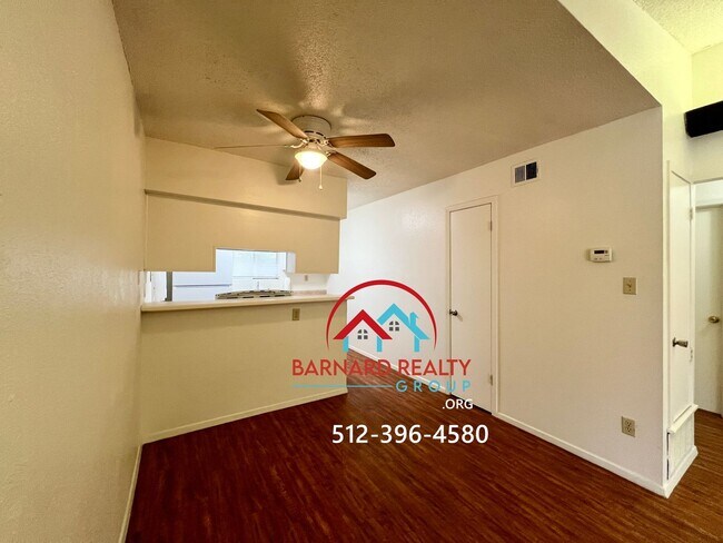 Building Photo - Available Now: 2 bed/1 bath Duplex With Hu...