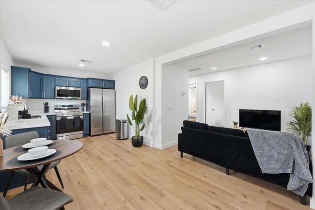 Building Photo - 1548 N Upland Cir