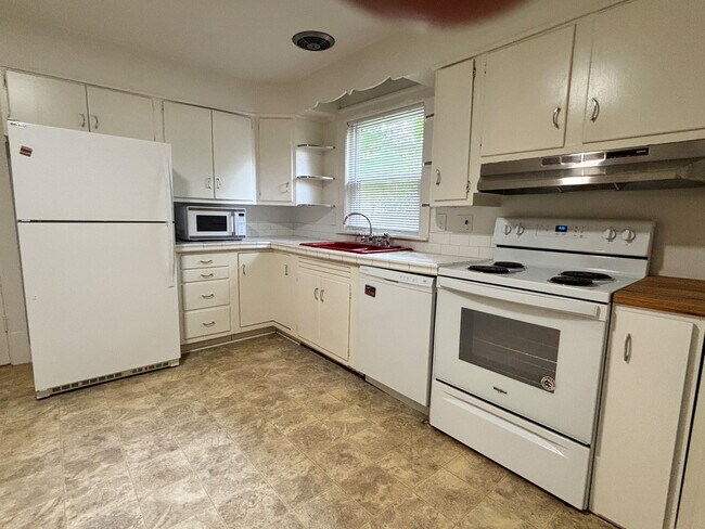 Building Photo - 1301 Richland Pl