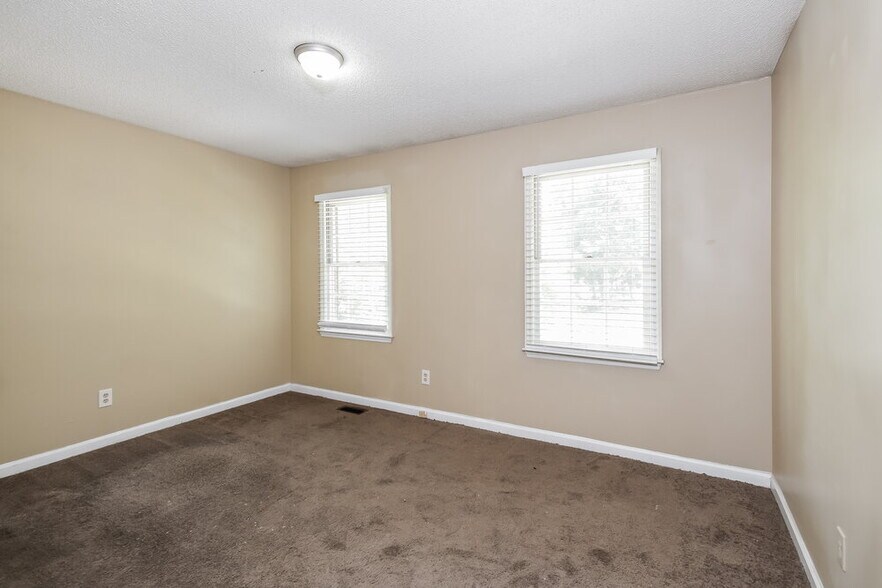 Building Photo - 2699 Barcelona Dr SW