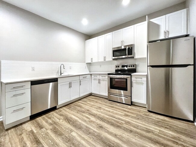 Building Photo - 501 W Mulberry Street
