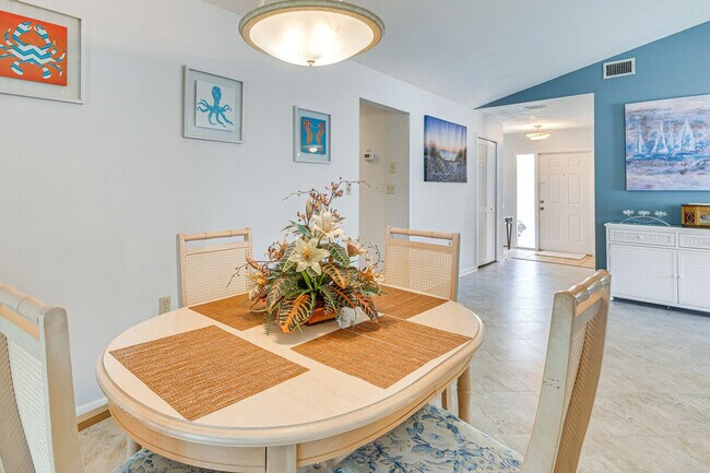 Building Photo - 11651 Pointe Cir