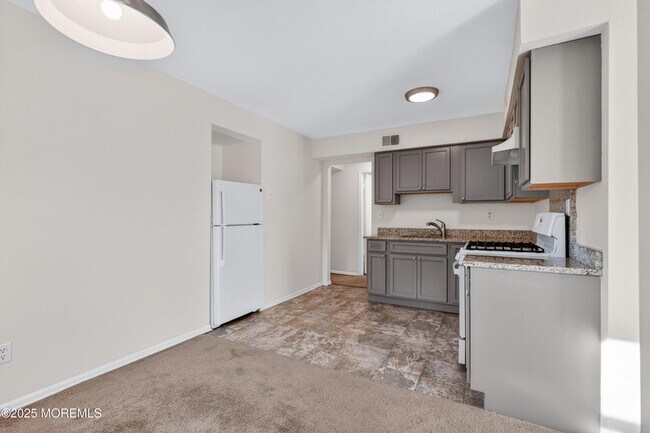 Building Photo - 2137 8th Ave