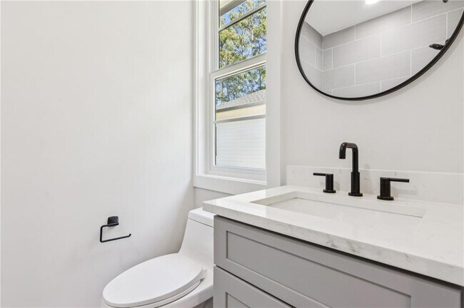 Building Photo - 115 Thome Dr