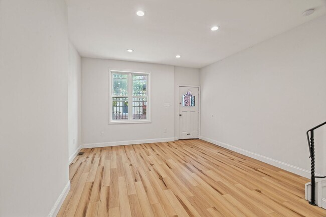 Building Photo - 1630 Edgley St