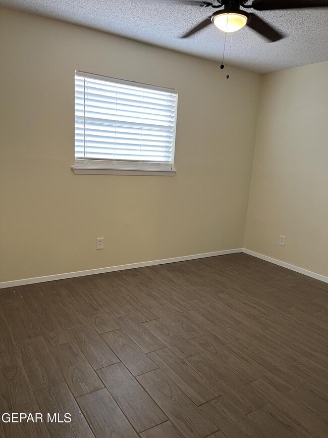 Building Photo - 11016 Pebble Hills Blvd