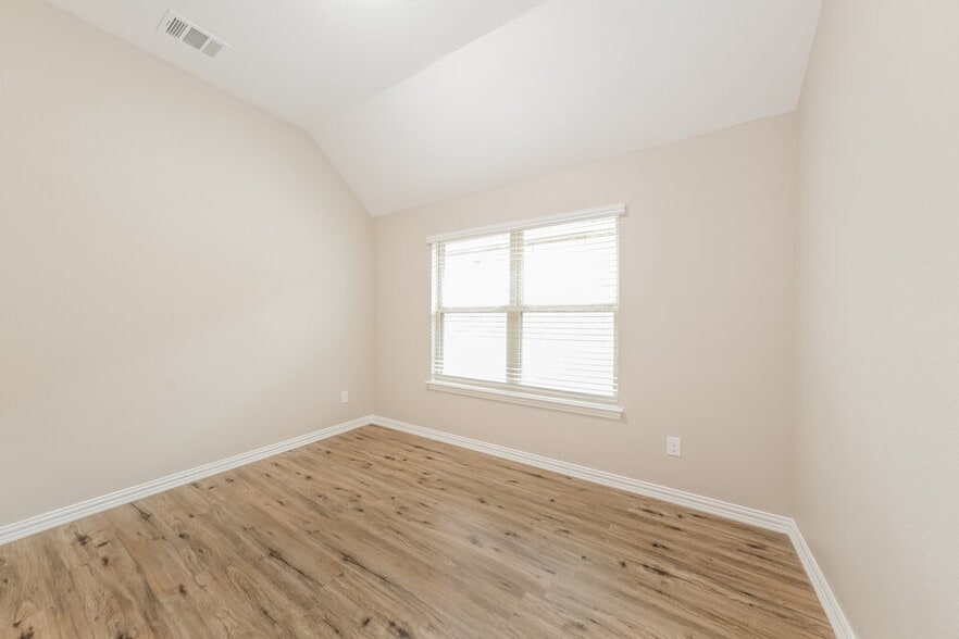 Building Photo - 5908 Bianca Dr