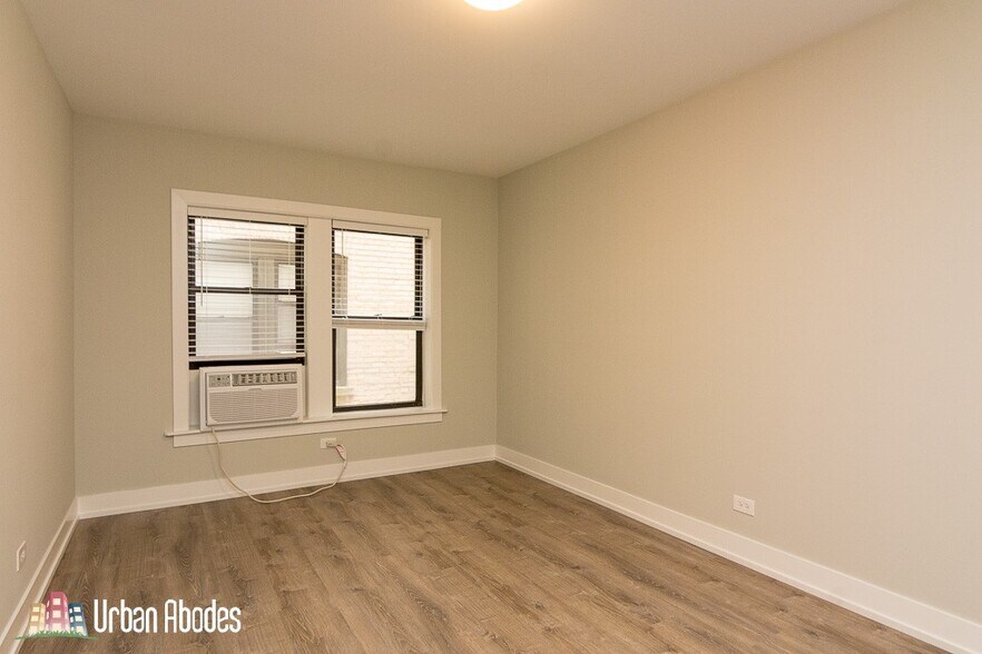 Building Photo - 711 W Brompton Ave